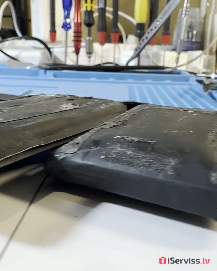 Kāpēc akumulators uzpūšas un kāpēc tas ir bīstami