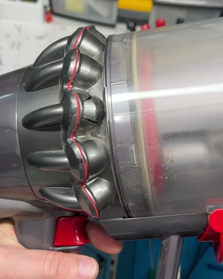 1. Weak suction or the vacuum keeps stuttering.